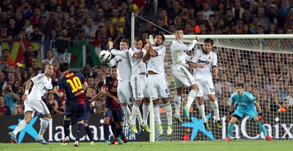 Фудбалери Барселоне и мадридског Реала одиграли су на стадиону Ноу Камп неријешено 2:2...