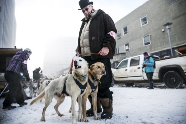 Почео је Ајдитарод, традиционална трка паса на саоницама чији је церемонијални старт био у Анкориџу на Аљасци...
