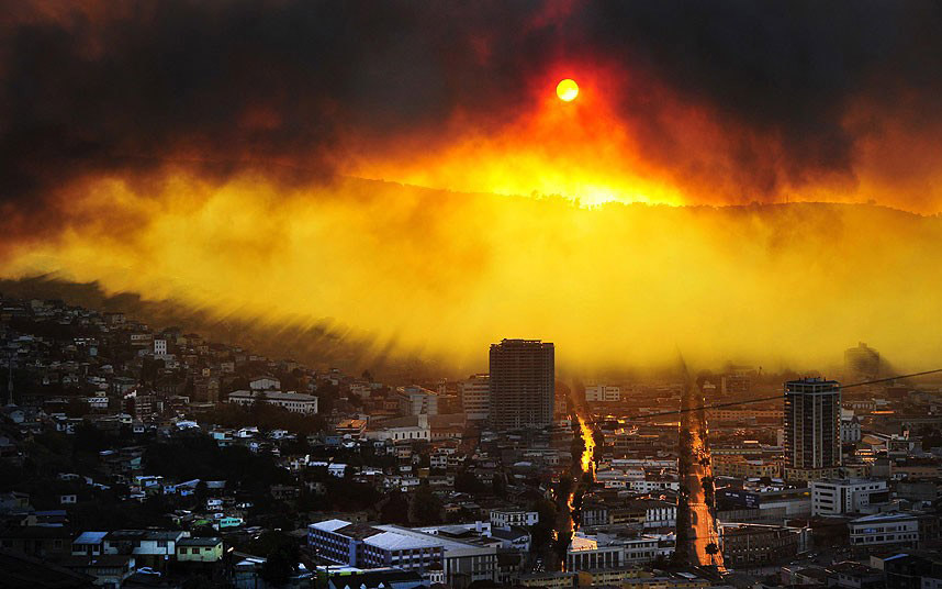 Власти Валпараиса одлучили су се за "црвену узбуну" након што је ватра захватила више од 100 кућа...