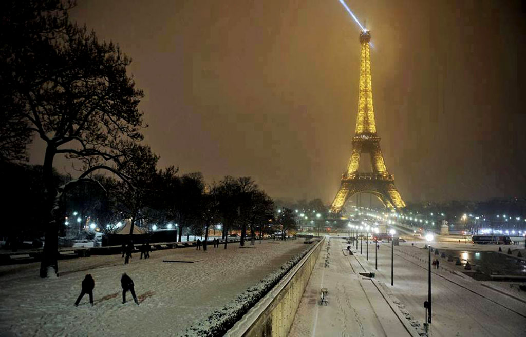 Снијег у Паризу