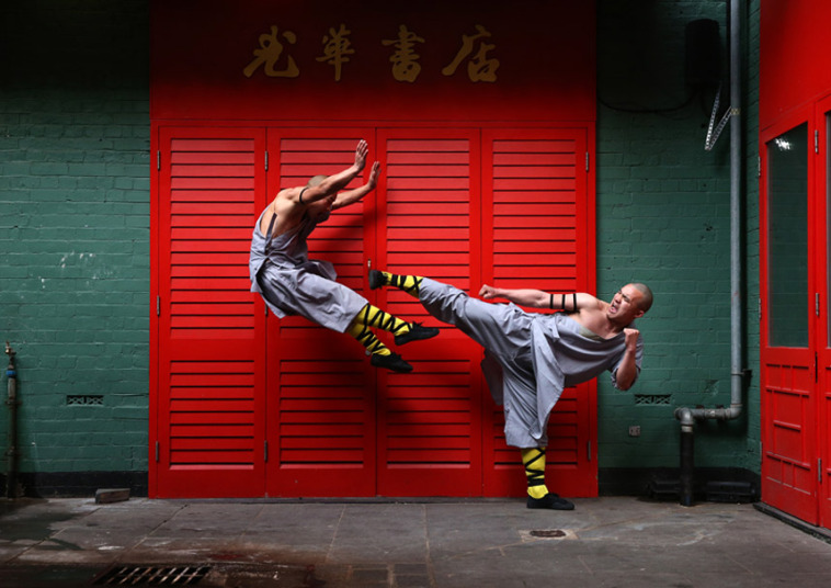Монаси манастира Шаолин (Shaolin, China) демонструју Кунг Фу вјештине током боравка у Лондону...