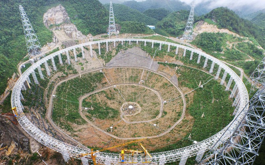 У Кини је почело монтирање највећег радио телескопа (5оо метара) на свијету.   (Фото:BARCROFT MEDIA)