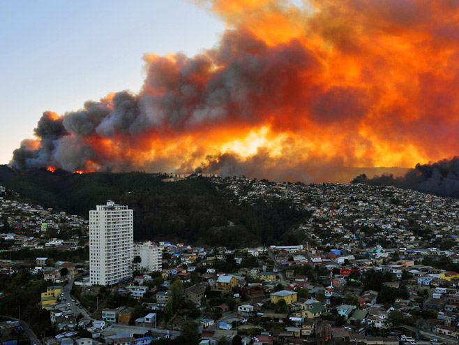 Пожар у Чилеу - Фото: AFP