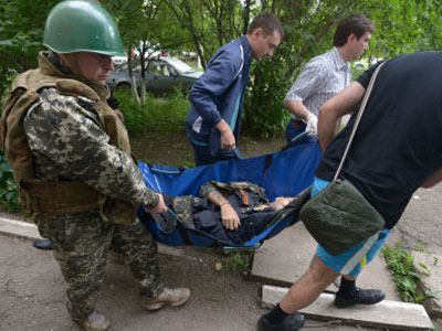 Лугањск: Изношење рањених из  кризне зоне (архив) - 