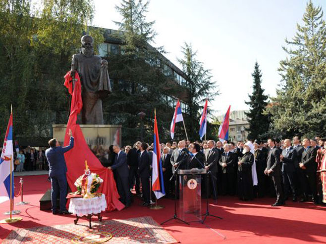 Откривен споменик Стефану Немањи - Фото: nezavisne novine