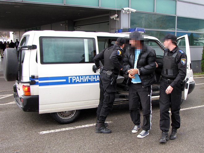 Привођење ухапшених за кријумчарење људи - Фото: СРНА