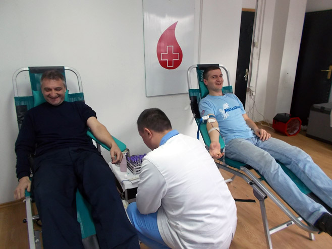 Добровољно давање крви у Котор Варошу - Фото: СРНА