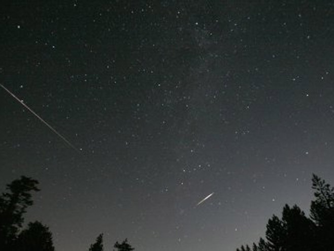 Метеори на небу (илустрација) - 