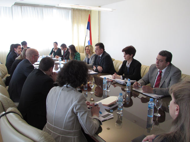 Министар Тегелтија са делегацијом ММФ-а - Фото: РТРС