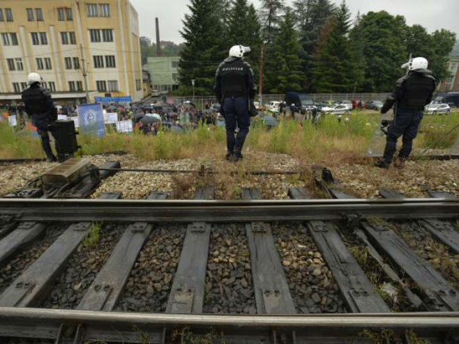 Србија: Полиција спречава блокаду пруге - Фото: ТАНЈУГ