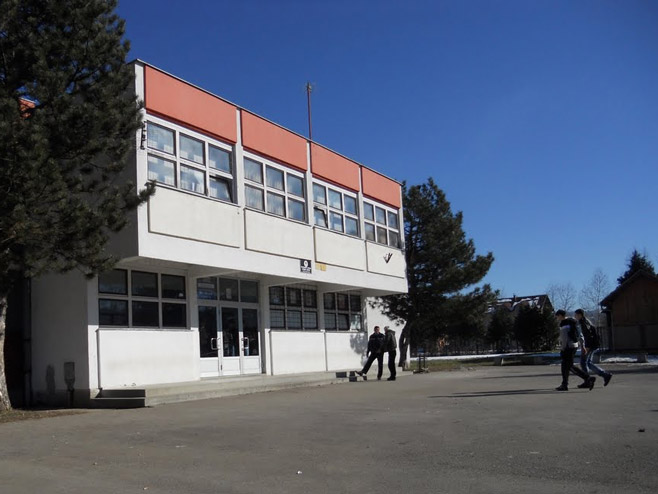 Средња школа Челинац (фото: панорамио) - 