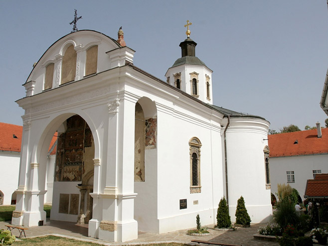 Манастир Крушедол (фото: 2010.srpskatelevizija.com) - 