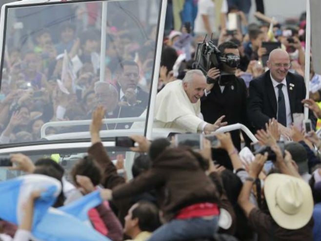 Дочек папе Фрање у Еквадору - Фото: AP