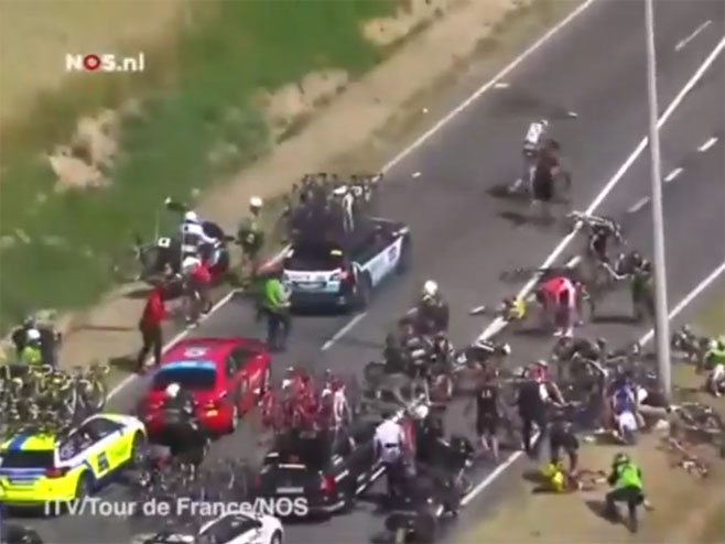 Ланчани судар на "Тур де Франсу" - Фото: Screenshot/YouTube