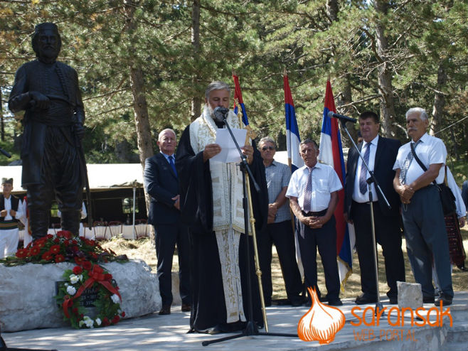 Споменик војводи Луки Вукаловићу на Зубачким Ублима (фото: saransak.com) - 