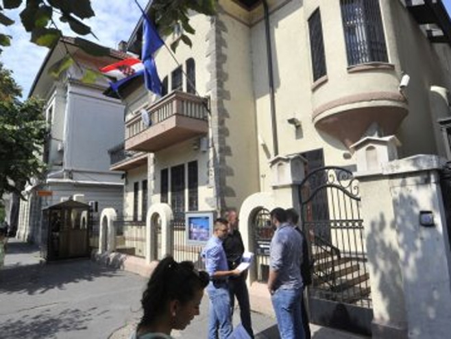 Протест студената испред Хрватске амбасаде у Београду - Фото: blic.rs