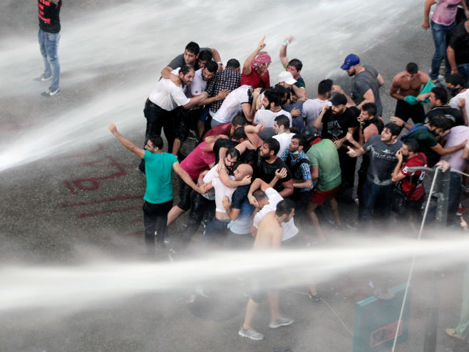 Протести у Бејруту (фото: Bilal Hussein/Associated Press) - 