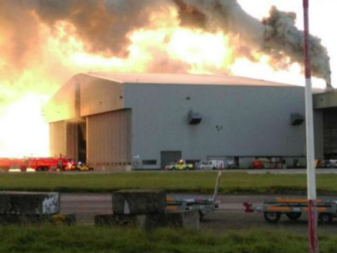 Пожар на аеродрому у Даблину (фото: Dublin Fire Brigade Twitter) - 