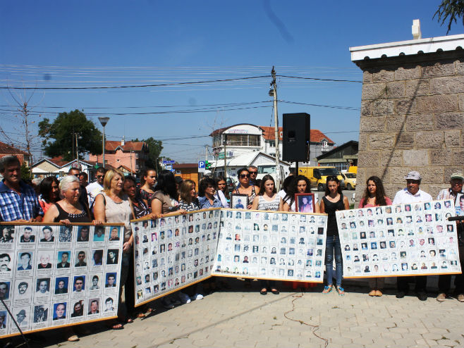 Протест породица несталих у Грачаници - Фото: СРНА