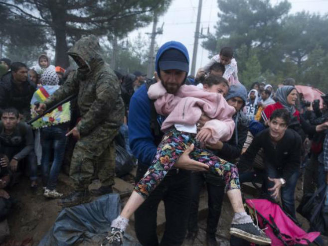 Избјеглице на граници Грчке и Македоније - Фото: AP