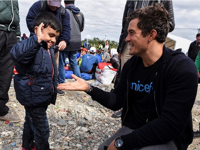 Орландо Блум посјетио Сиријце у избјегличком кампу у Македонији - Фото: AFP