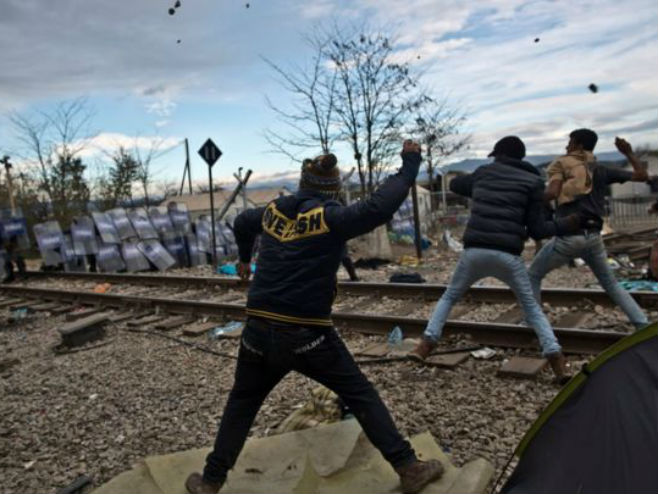 Македонија: Сукоб полиције и миграната - Фото: AP