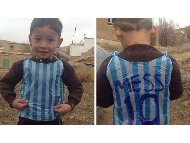 Дјечак у Месијевом дресу од пластичне кесе (Фото: Twitter/joynaw5) - 