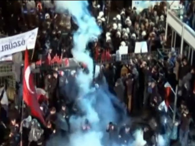 Истанбул - протести - Фото: Screenshot