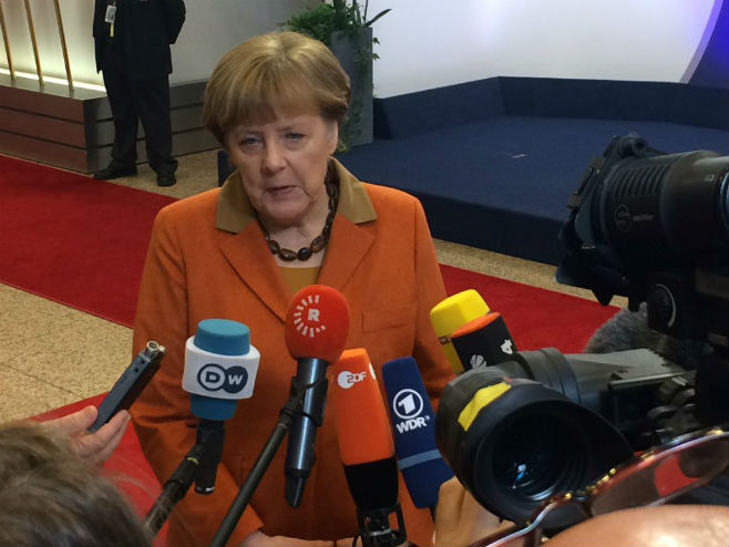 Angela Merkel (foto: Twitter @vonderburchard) - 