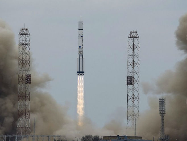 Руска ракета Протон (фото: © AP Photo/ Shamil Zhumatov) - 