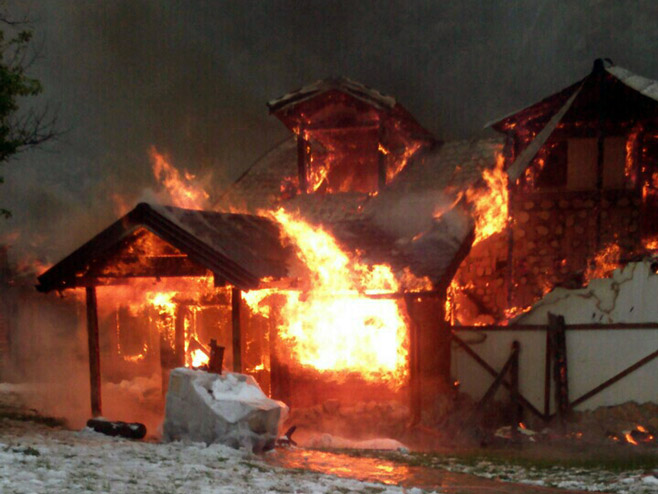 Централни објекат Рафтинг кампа "Хум" код Фоче поново је изгорио - Фото: СРНА