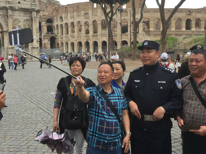 Кинески полицајац на размјени (Фото: NBC News) - 