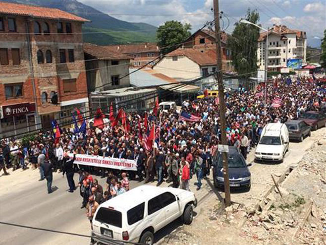 Дечани: Протести Албанаца - Фото: ТАНЈУГ