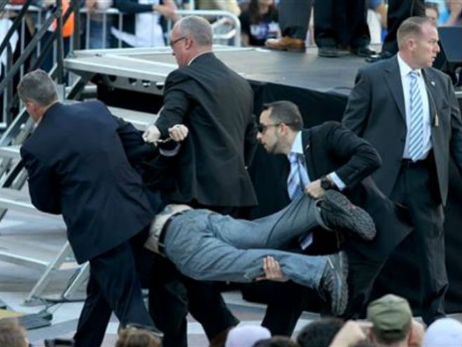 Инцидент на Сандерсовом скупу - Фото: AP