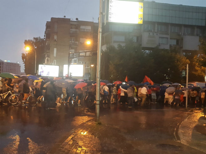 Протести у Скопљу (фото: Twitter @razvigor) - 