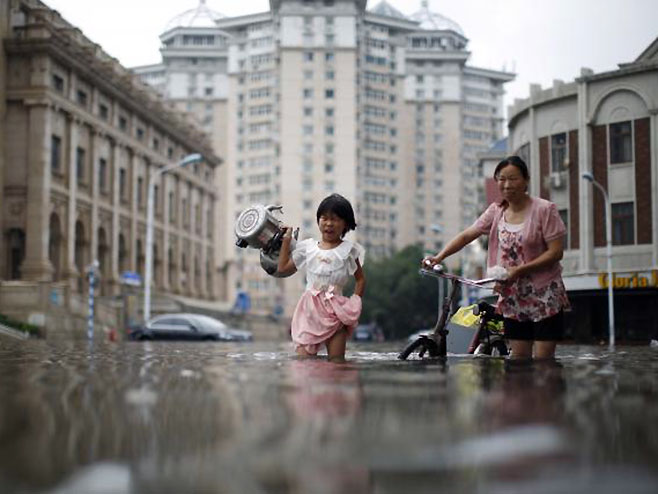 Кина - поплаве - Фото: ТАНЈУГ