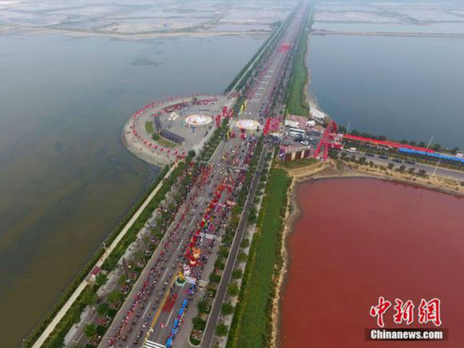 Слано језеро Јунченг постало црвено - Фото: Screenshot