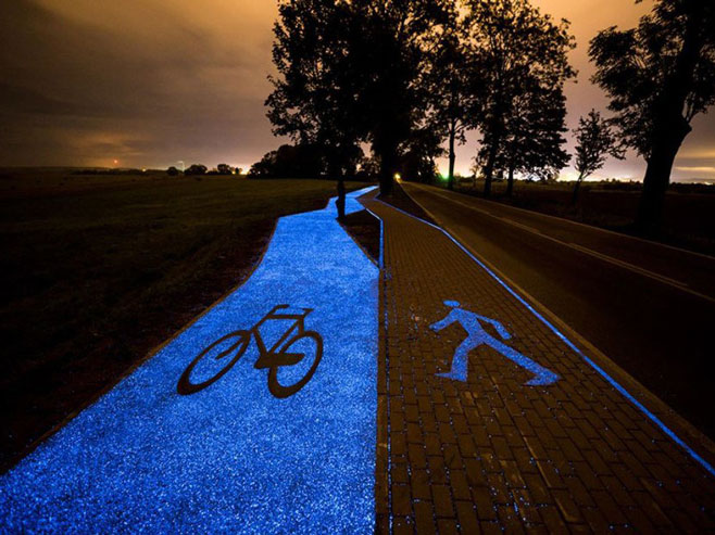 Свијетлоплава бициклистичка стаза (Фото: Instagram) - 