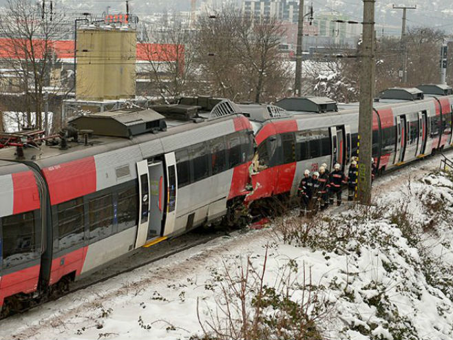 Жељезничка несрећа у Аустрији (Фото: APA) - 