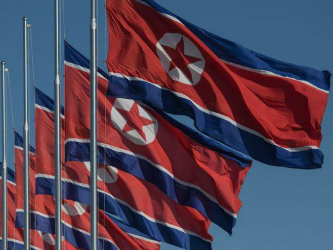 Сјевернокорејске заставе на пола копља - Фото: AFP