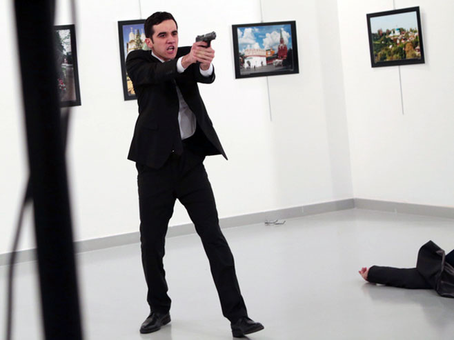 Убиство Руског амбасадора у Турској (фото: AP Photo/Burhan Ozbilici) - 