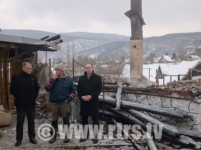 Рибник -Општина обишла Миљановиће коме је  изгорјела кућа - Фото: РТРС