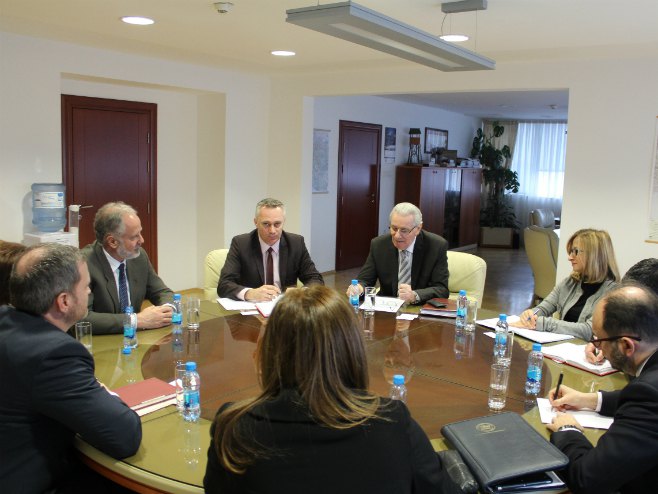 Састанак о реализацији пројекта "ФАРМА 2" (Фото: Влада РС) - 