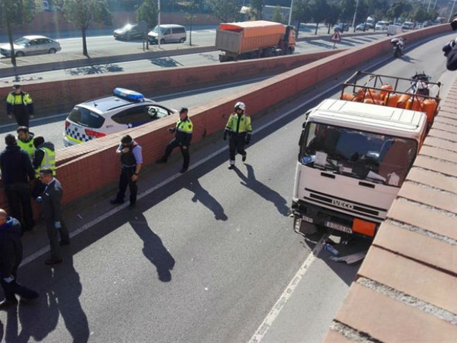 Барселона: Украо камион и возио супротним смјером (Фото: europapress.es) - 