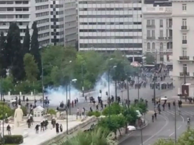 Полиција испалила сузавац на демонстранте у Атини - Фото: Screenshot