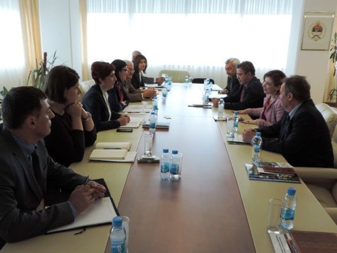 Састанак представника Министарства за економске односе и Привредне коморе са представницима мађарско-бх. пословног савјета - Фото: РТРС