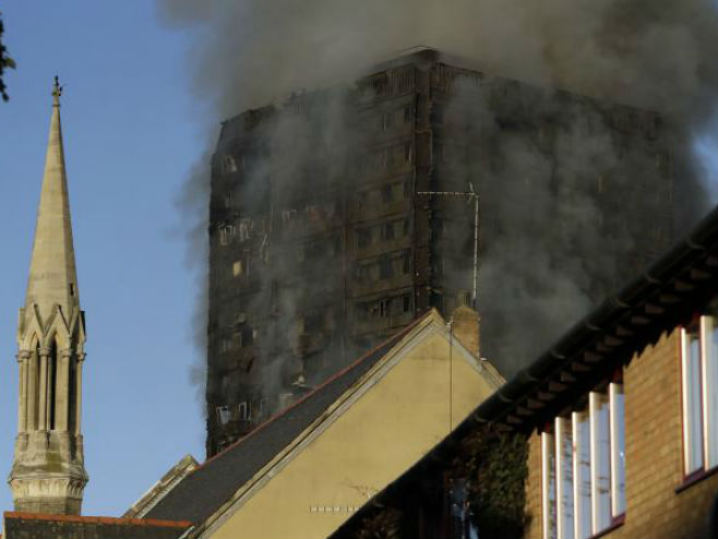Пожар у Лондону (Фото: Tanjug-AP) - 