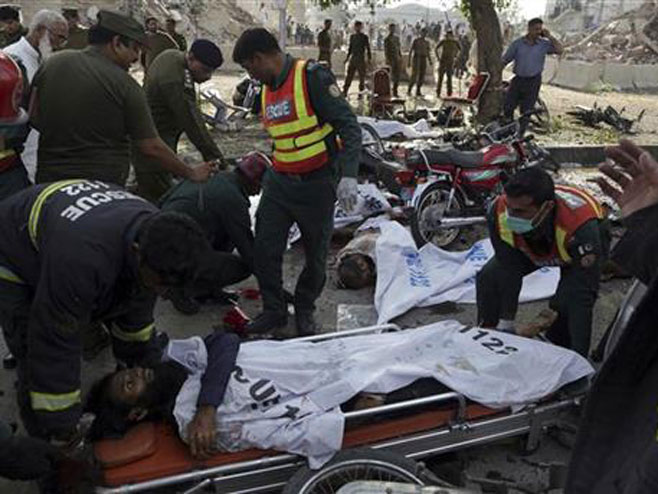 Експлозија у Лахореу  (Фото:AP Photo/K.M. Chaudary) - 