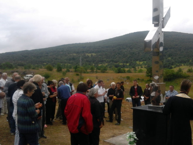 Спомен-крст у Јањилама код Босанског Петровца - Фото: СРНА