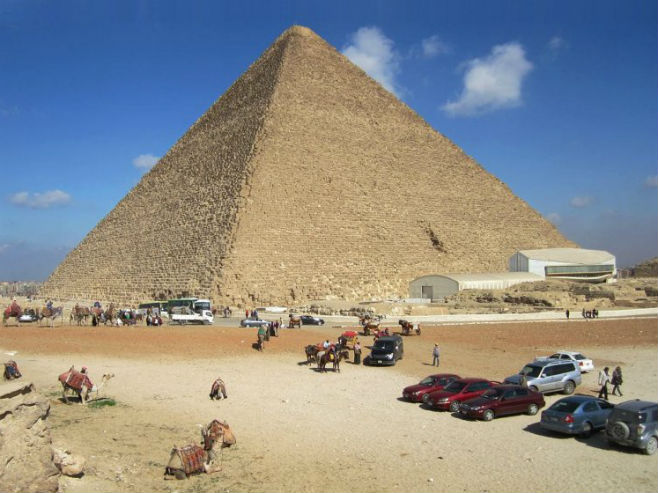 Велика (Кеопсова) пирамида у Гизи (Фото: ancient.eu) - 